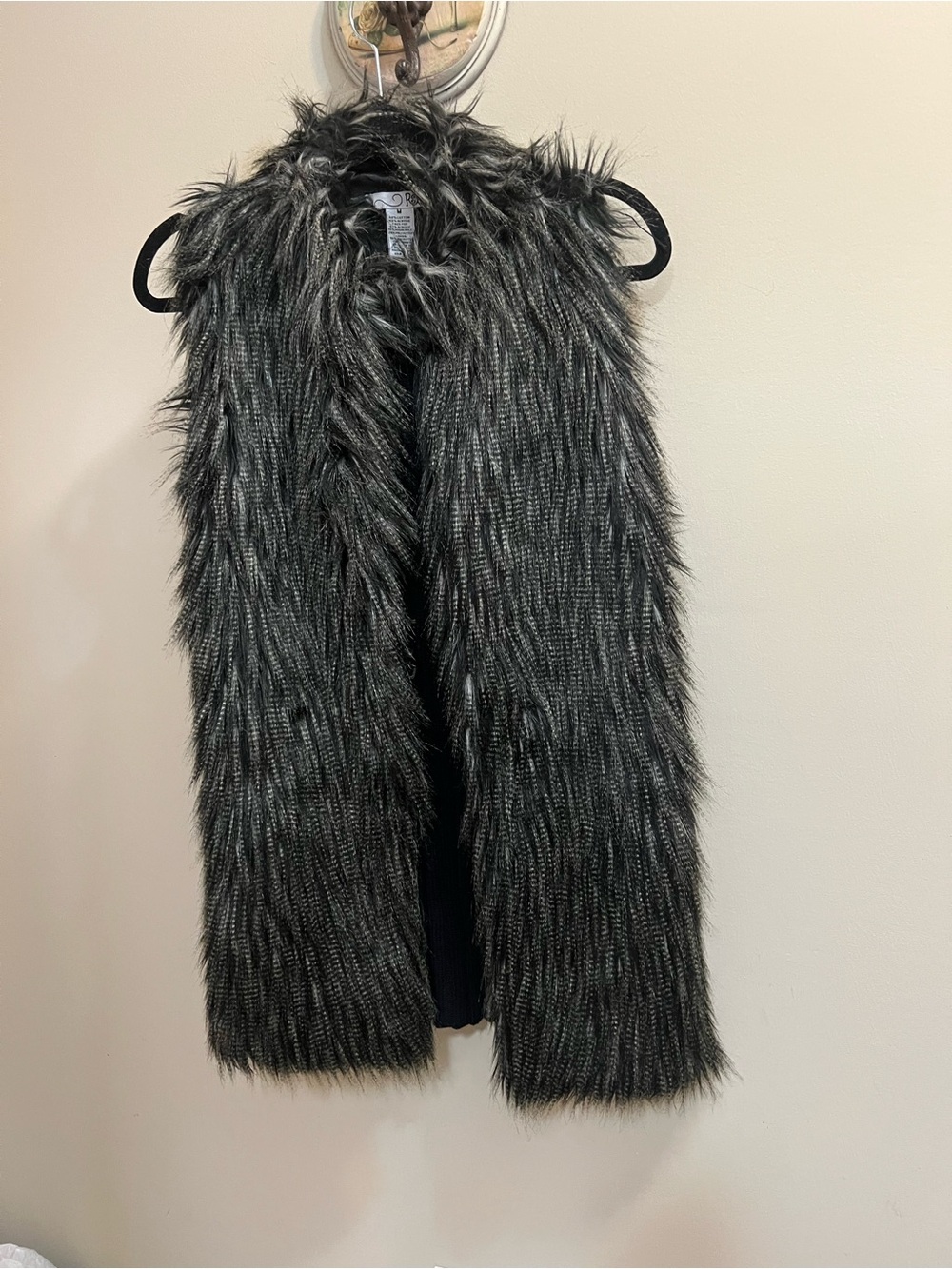 RXB Black Faux Fur Vest with black cable knit on back Size Medium